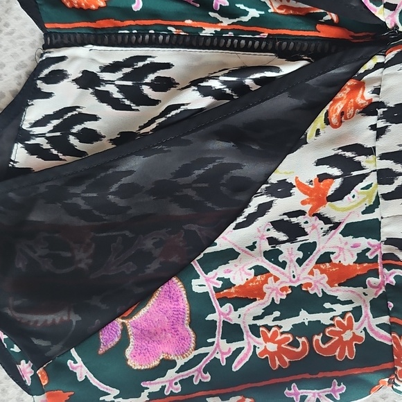 Rubber Ducky Medium Large NWT Floral Print Sleeveless V-neck Romper Pockets - Picture 2 of 5